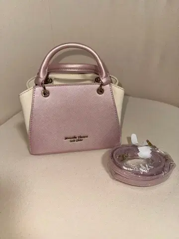 미니 핸드백 핑크와 화이트 합성 피혁