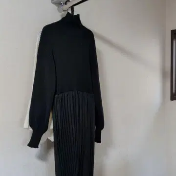 미사용 새상품 블랙 니트 원피스 긴팔 플리츠 L 사이즈