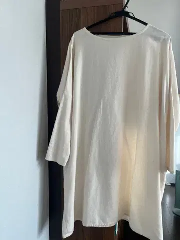 RainbowFam 크림색 긴팔 원피스