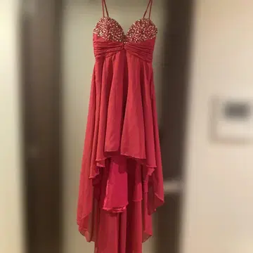 빨간색 비즈 장식 롱 드레스