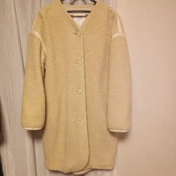 크림색 플리스 롱 코트