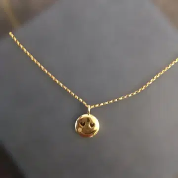 K10 YG 다이아몬드 스마일리 페이스 목걸이