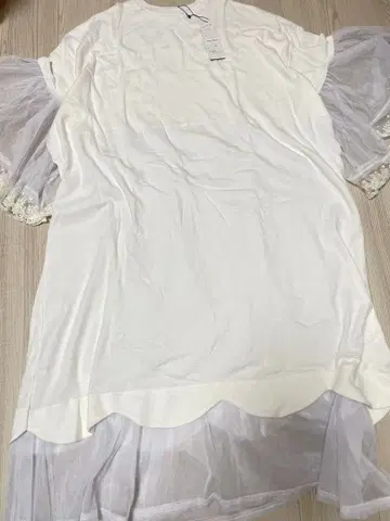 화이트 시스루 소매 튜닉