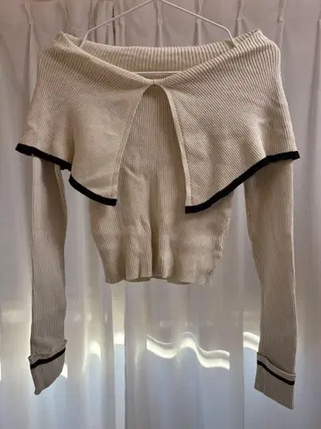 오프숄더 아이보리 스웨터