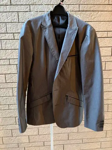 시맨틱 디자인 자켓 수트