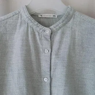 듀세이 밴드 카라 셔츠 그레이 계열 소프트한 코듀로이 같은 소재감입니다