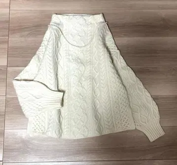 새상품급 슬로브 이에나 케이블 짜임 모크넥 니트 풀오버