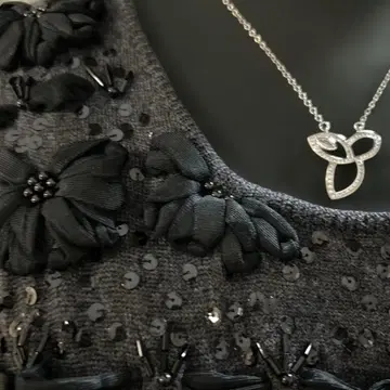 꽃 모티브 블랙 리본얀 니트 탱크탑