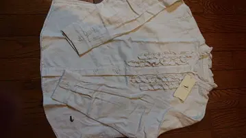 [ 미사용 새상품 ] 크로커다일 프릴 화이트 셔츠 M 사이즈