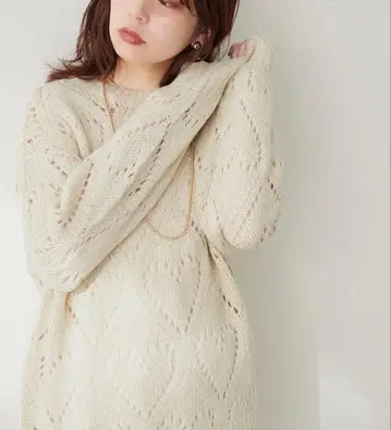 내추럴 꾸뛰르 시스루 하트 무늬 루즈핏 니트