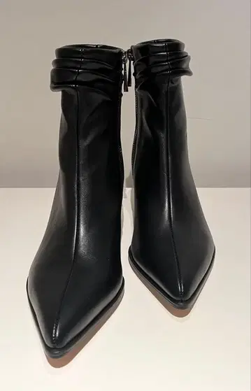 새상품 MAISON MAVERICK PRESENTS 스크런치 앵클부츠