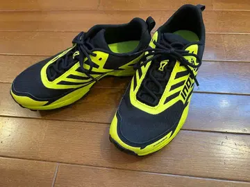 INOV-8 트레일 러닝화 블랙/노랑