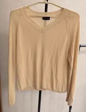 베이지 V넥 긴팔 니트