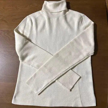 UNTITLED 터틀넥 스웨터