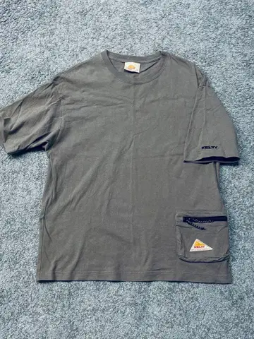 KELTY 그레이 T셔츠 지퍼 포켓 부착
