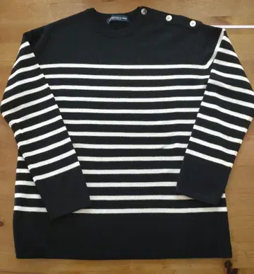 CHANTECLAIR 블랙 화이트 스트라이프 니트 스웨터