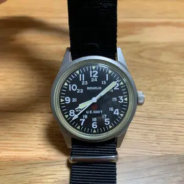 유니폼 익스페리먼트 x BENRUS 자동 손목시계