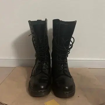 닥터마틴 14홀 블랙 41