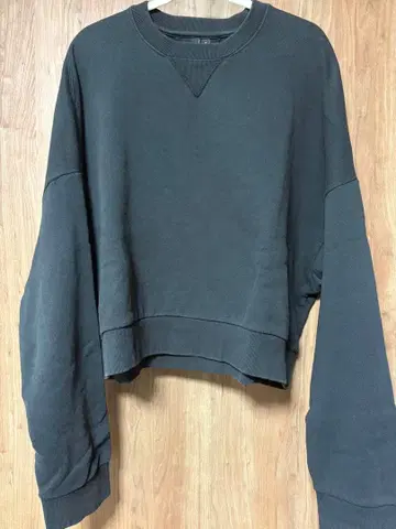 entire studios box crew 맨투맨