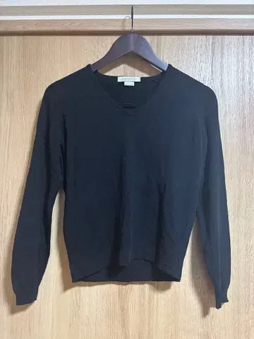 JOHN SMEDLEY 블랙 V넥 스웨터