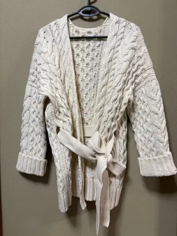 AK+1 아이보리 케이블 니트 가디건