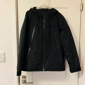 새상품급 블랙 다운 자켓 따뜻한 우먼 긴팔 다운 자켓 후드티