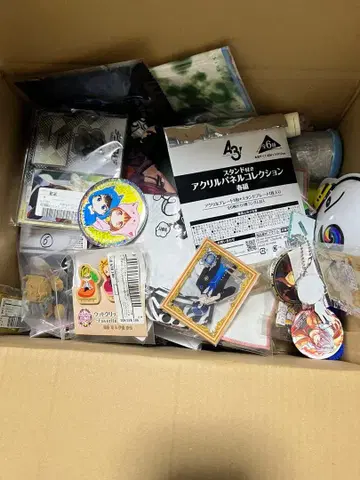 캐릭터 굿즈 세트 아크릴 배지 키링 엽서 다수