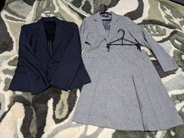 네이비 자켓 & 그레이 스커트 정장 세트