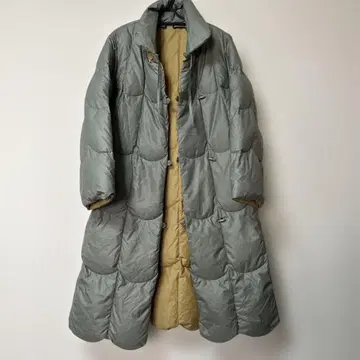 롱 코트 카키와 베이지