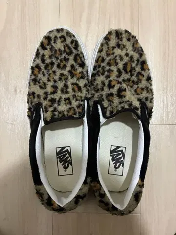 VANS 레오파드 무늬 슬립온