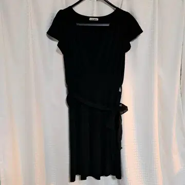 SILENT WORTH 무릎 기장 랩 드레스