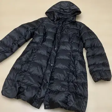 후드 부착 블랙 다운 자켓 슈라루