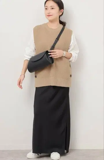 저널 스탠다드 리룸 사이드 버튼 니트 베스트 베이지