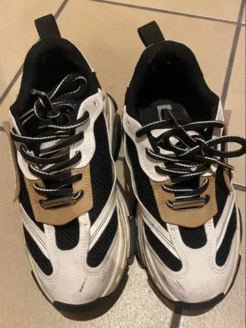 스티브 마덴 볼륨 밑창 스니커즈