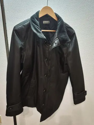 Louis Charlone 블랙 아우터