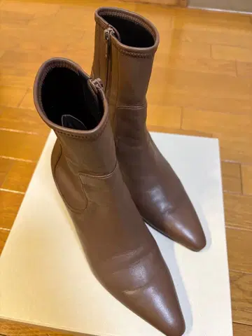 오데뜨 앤 오딜 브라운 가죽 스틸레토 부츠