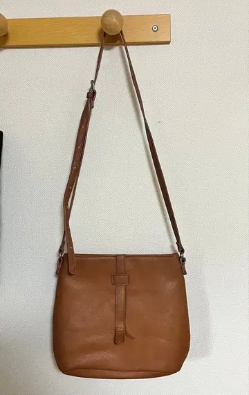 브라운 가죽 숄더백