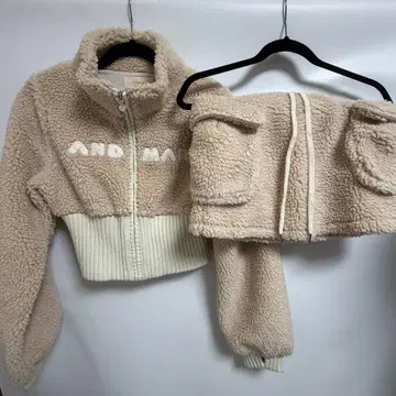 ANDMARY Fluffy mini skirt &zip up jacket