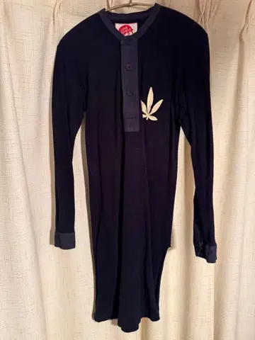 네이비 버튼 슬릿 원피스