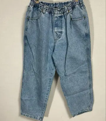 COMFORTABLE REASON 페이드 데님 슬랙스