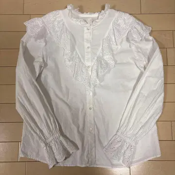 OSHIMAREI 프릴 블라우스