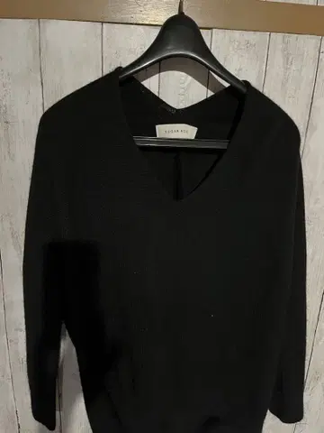 SUGAR ROSE 블랙 V넥 긴팔 니트