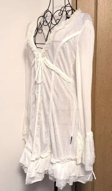 *택 포함 새상품* OZZONESTE 프릴 롱 가디건