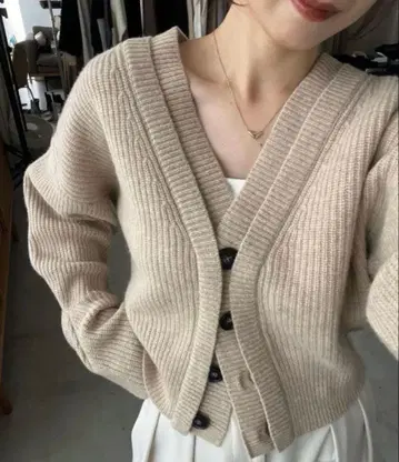 카프리슈 레마쥬 울 100W 버튼 가디건 베이지