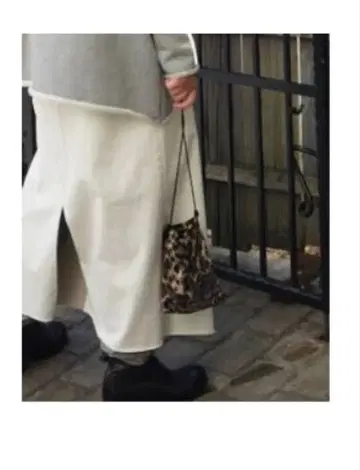 저널 스탠다드 럭스 레오파드 무늬 벨로아 백