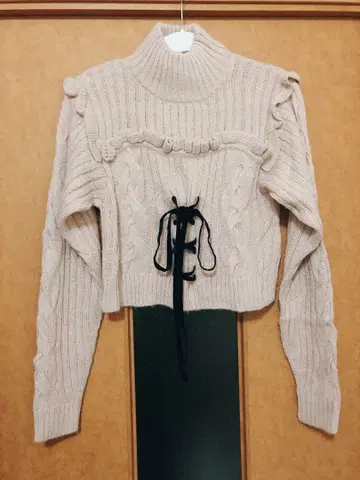 HONEY MI HONEY 하이넥 레이스업 니트