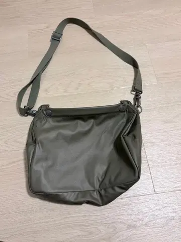 ANATOMICA 올리브 그린 스몰 숄더백