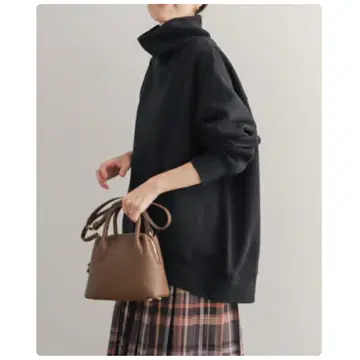 어반 리서치 도어스 속기모 하이넥 맨투맨 블랙