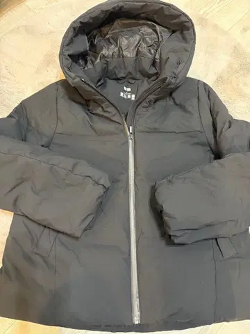 UNIQLO 유니클로 심리스 다운 자켓 블랙 S 사이즈