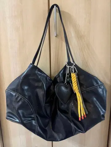 ZARA 개더 참 포함 쇼핑 토트백